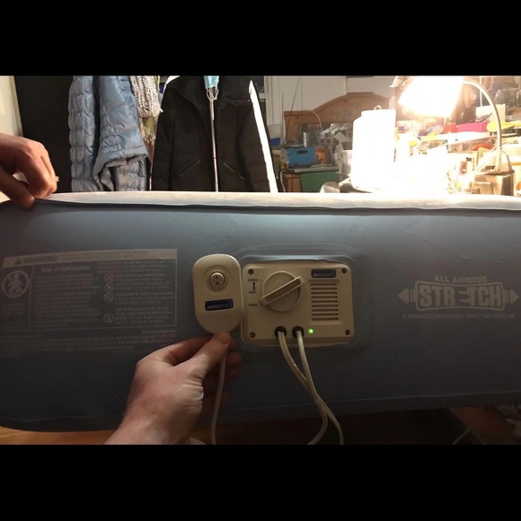 Single air mattress - Picture 4 of 6